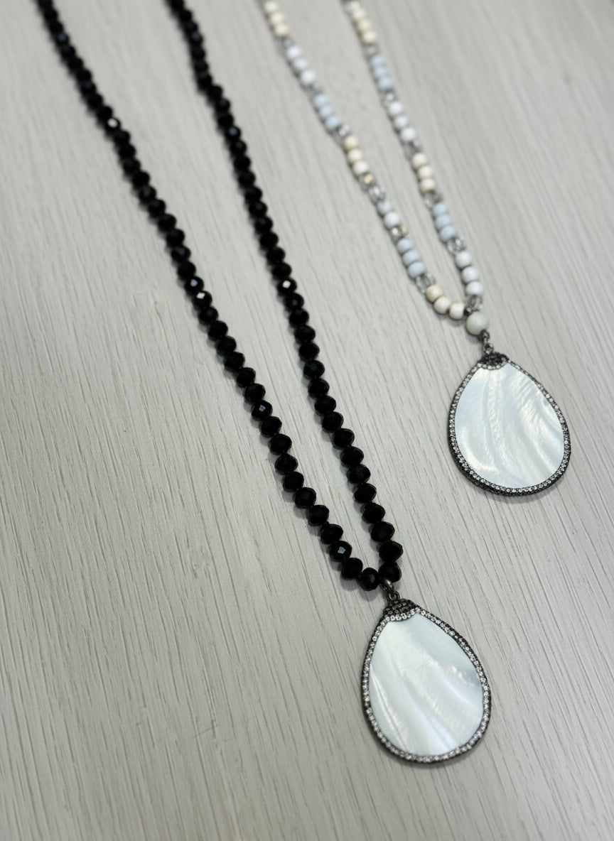 Black Glass Crystal Shell -necklace