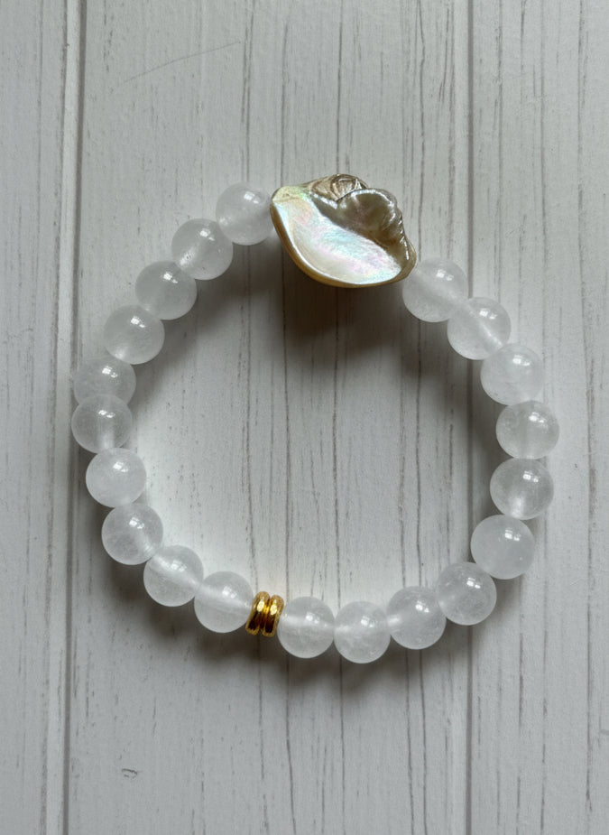 Moon stone shell -bracelet