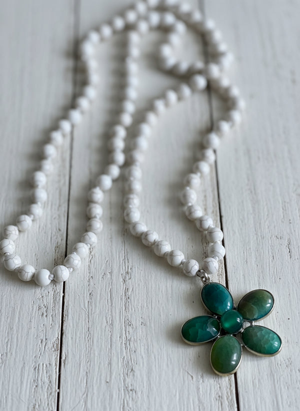 Howlite Dream -necklace